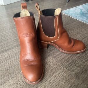 Women’s Red Wing Chelsea - inspired boot. Size US W 6.5